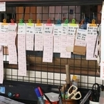 　ＪＲ上有田駅前にある原田酒店の店内に並ぶ乗車券＝２９日午後、佐賀県有田町