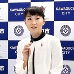 　定例記者会見で発言する埼玉県川口市の岡村ゆり子市長＝２９日午前、川口市役所
