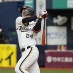 　１回オリックス１死二塁、紅林が左越えに先制２ランを放つ＝京セラドーム
