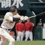 　３回ソフトバンク２死、柳田が左中間に本塁打を放つ＝みずほペイペイドーム