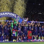 　サッカーの欧州ＣＬで優勝したパリ・サンジェルマン＝３０日、ブダペスト（ゲッティ＝共同）