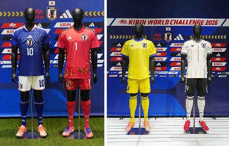 サッカー日本、3試合とも青ユニ|全国海外|神戸新聞NEXT