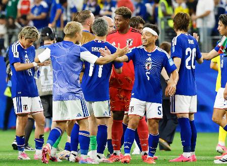 神戸新聞　2026/6/27　サッカー日本決勝T進出　コウノトリ W杯、日本は2位で決勝T進出|全国海外|神戸新聞NEXT