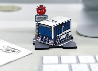 　名古屋市営バスをデザインしたミニカー（名古屋市交通局提供）