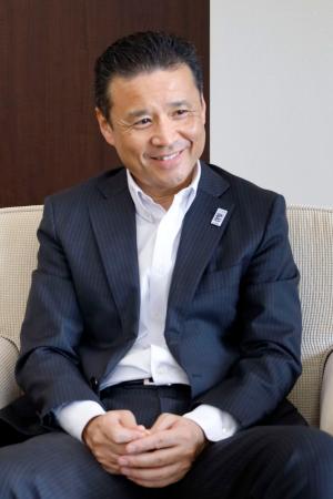 　インタビューに応じるりそなホールディングスの南昌宏社長