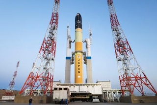 　３月、鹿児島県の種子島宇宙センターでエンジン燃焼試験に臨むＨ３ロケット６号機（ＪＡＸＡ提供）