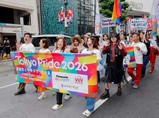 　「Ｔｏｋｙｏ　Ｐｒｉｄｅ　２０２６」で、パレードする人たち＝７日午後、東京都渋谷区