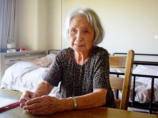 　１９４５年６月９日の熱田空襲を振り返る柘植弘子さん