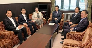 　会談に臨む中道改革連合、立憲民主、公明３党の幹事長ら＝９日午前、国会