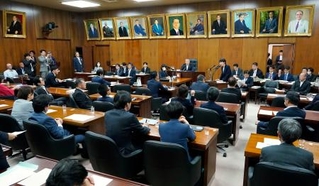 　再審制度を見直す刑事訴訟法改正案を審議した衆院法務委＝１０日午後