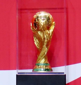 　サッカーＷ杯優勝トロフィー