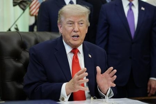　トランプ米大統領＝１１日、ワシントンのホワイトハウス（ゲッティ＝共同）