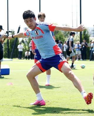　１０日、サッカーＷ杯北中米３カ国大会１次リーグのオランダ戦に向け調整する遠藤航＝ナッシュビル近郊（共同）