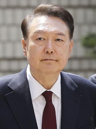 　尹錫悦被告（聯合＝共同）