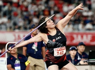 　女子やり投げ　投てきする北口榛花＝パロマ瑞穂スタジアム