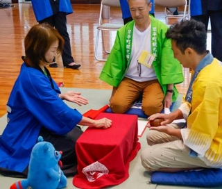　香川県琴平町で開かれた「第１回こんぴらふねふねお座敷世界大会」＝１３日午前