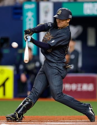 　１０回オリックス２死一、三塁、山中が左越えにサヨナラ打を放つ＝京セラドーム