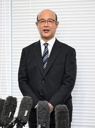 　定時株主総会を終え、取材に応じるトヨタ自動車の近健太社長＝１７日午前、愛知県豊田市