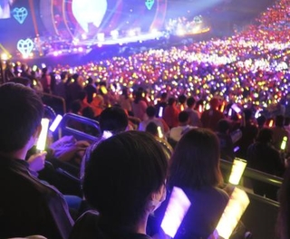　アリーナでライブ