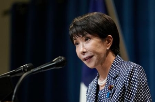 　Ｇ７サミットへの出席を終え、記者会見する高市首相＝１７日、フランス東部アルシャン（共同）