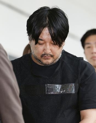 　タイから羽田空港に移送された佐々木裕介容疑者＝１６日午後