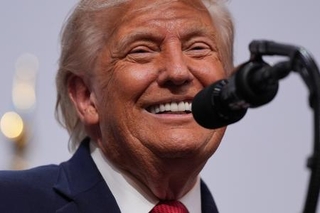　Ｇ７サミットの閉幕後、記者会見するトランプ米大統領＝１７日、フランス東部エビアン（ＡＰ＝共同）