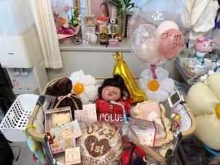 　１歳の誕生日を迎えた研谷日七未ちゃん＝５月２１日（父友太さん提供）