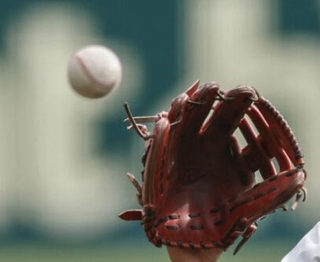 　野球のグローブとボール
