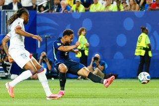 　ブラジル-ハイチ　前半、自身２点目のゴールを決めるブラジルのクニャ（右）＝フィラデルフィア（共同）