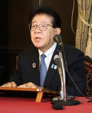 　記者会見する金子国交相＝２２日午前、国会