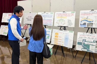 　リニア中央新幹線静岡工区の着工に向け、静岡県藤枝市で開かれた住民説明会＝２２日午前（ＪＲ東海提供）