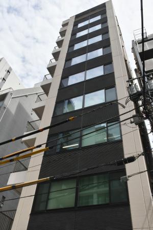 　警視庁に逮捕されたフー・シー容疑者が代表取締役を務める会社が入るビル＝２２日、東京都千代田区