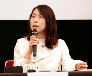 　「新聞通信調査会」主催のシンポジウムで発言する同志社大大学院の三牧聖子教授＝２３日午後、東京都港区