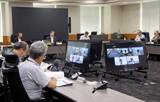 　文科省で開かれた火山調査委員会の定例会合＝２３日午後
