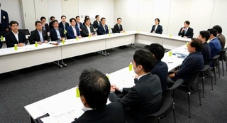 　国会で開かれた社会保障国民会議の実務者会議＝２６日午後
