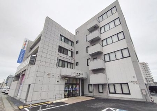 　いわき信用組合本部と本店営業部が入る建物＝５月、福島県いわき市