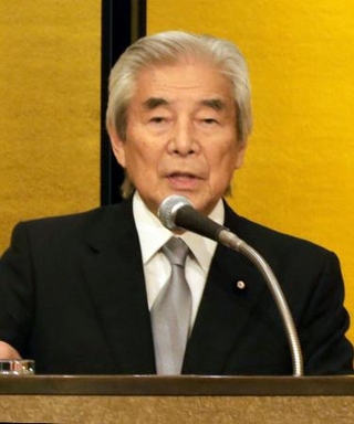 　講演する自民党の中曽根弘文憲法改正実現本部長＝２８日午後、富山県高岡市