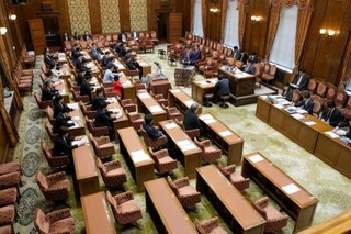 　野党（手前側）が欠席したまま開催された衆院政治改革特別委＝２９日午後、国会