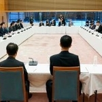 　首相官邸で開かれた中小企業の賃上げや活力向上に関する関係省庁の会議＝１日午後