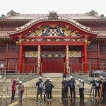 　再建中の首里城正殿＝５月、那覇市