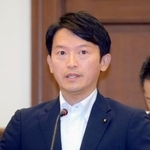 　兵庫県議会の定例会で発言する斎藤元彦知事＝２日午前