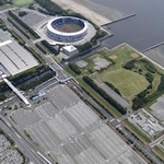 　ＺＯＺＯマリンスタジアムと幕張メッセ駐車場＝千葉市