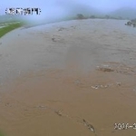 　レベル４氾濫危険警報が発表された宮崎県日南市の広渡川のライブカメラ映像＝２日午後（宮崎県提供）