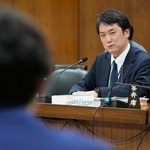 　衆院選挙制度の在り方を検討する与野党協議会で答弁する総務省の長谷川孝選挙部長＝２日午後、国会