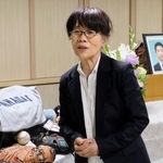 　再発防止を訴える市川大輔さんの母正子さん＝３日午後、東京都港区