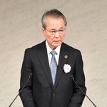 　経団連の定時総会で抱負を述べる筒井義信会長＝３日午後、東京都千代田区