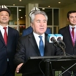 　国連安全保障理事会の非常任理事国に選出後、記者団に話すキルギスのクルバエフ外相＝３日、米ニューヨーク（共同）