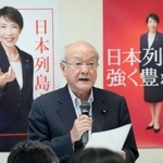 　自民党の政治制度改革本部総会であいさつする鈴木幹事長＝４日午後、東京・永田町の党本部