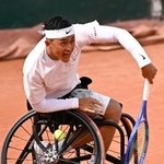 　車いすの部男子シングルス準々決勝でプレーする小田凱人＝パリ（共同）