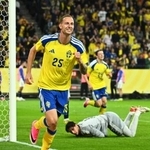 　ギリシャとの親善試合でゴールを決めたスウェーデンのニルソン＝４日、ストックホルム（ＴＴ　ＮＥＷＳ　ＡＧＥＮＣＹ提供、ＡＰ＝共同）
